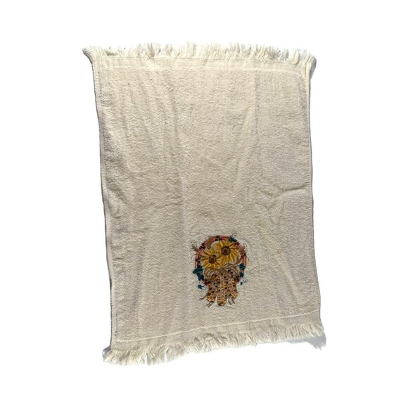 VTG (?) Embroidered Hand Towels/Wash Cloths 3 Lot Scarecrows (2) & Fall Wreath - Picture 11 of 15